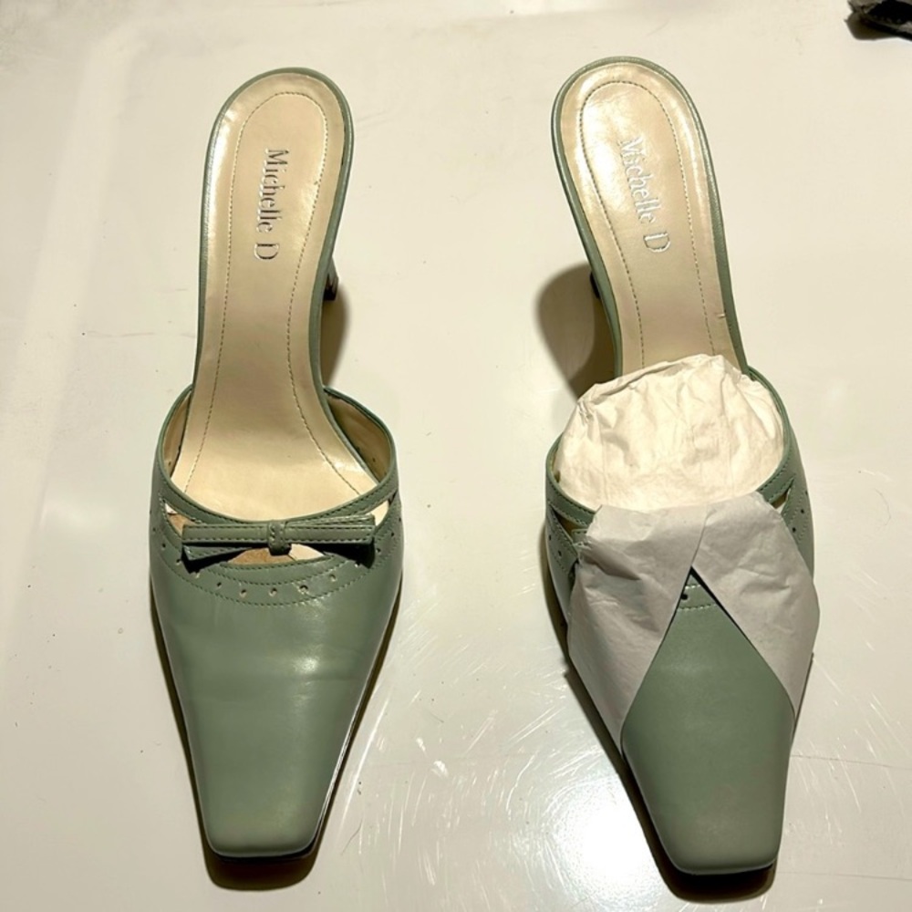 Bow Heels